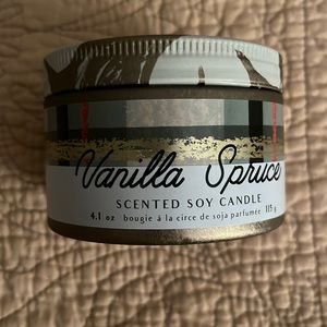 NWT Tried and True Vanilla Spruce Scented Soy Candle 4.1 oz.